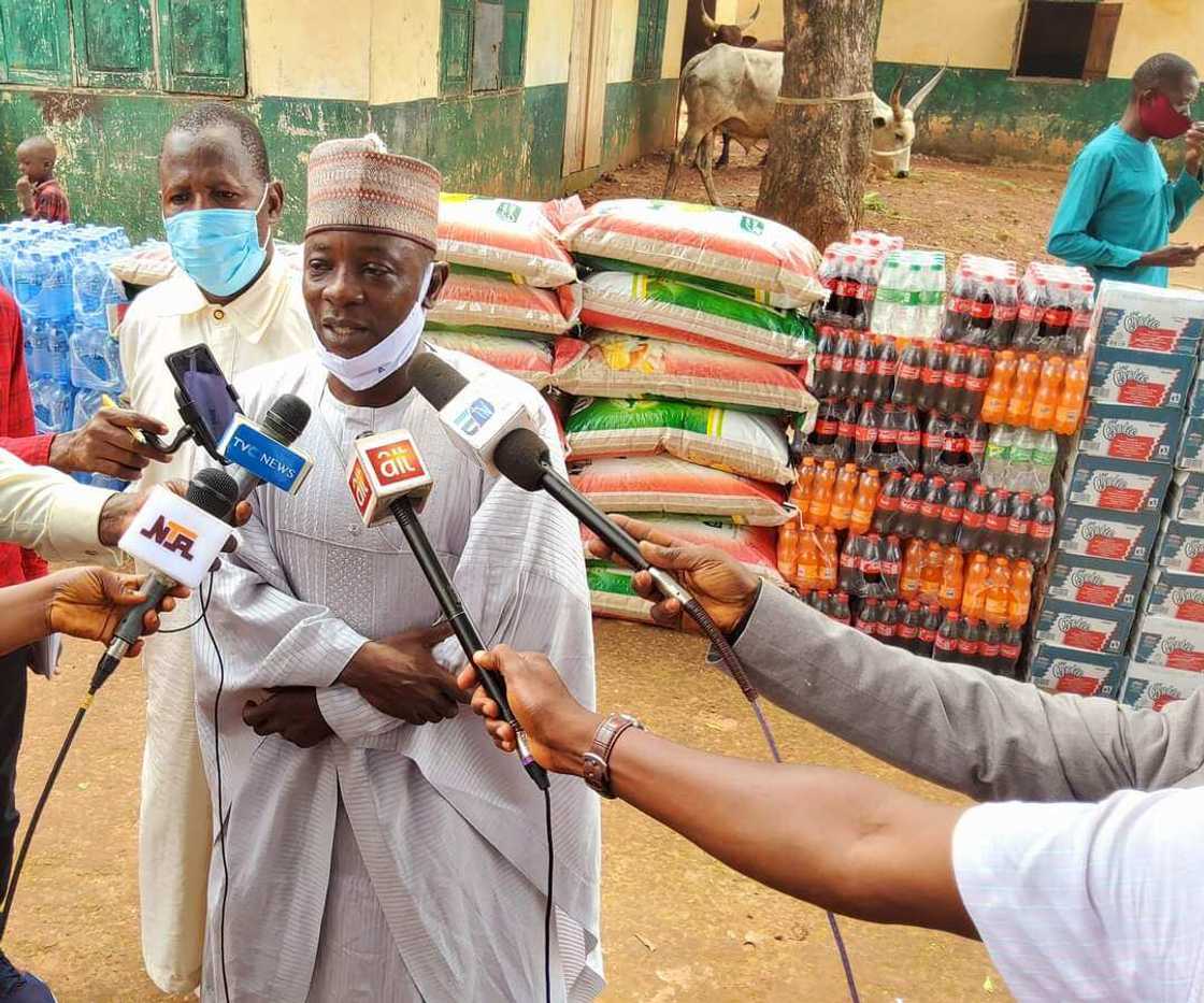 EidelKabir: Gov Ugwuanyi Presents Sallah Gifts to Muslims in Enugu