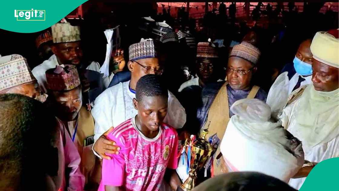 A young Nigerian cyclists gets awarded for his sportmanship