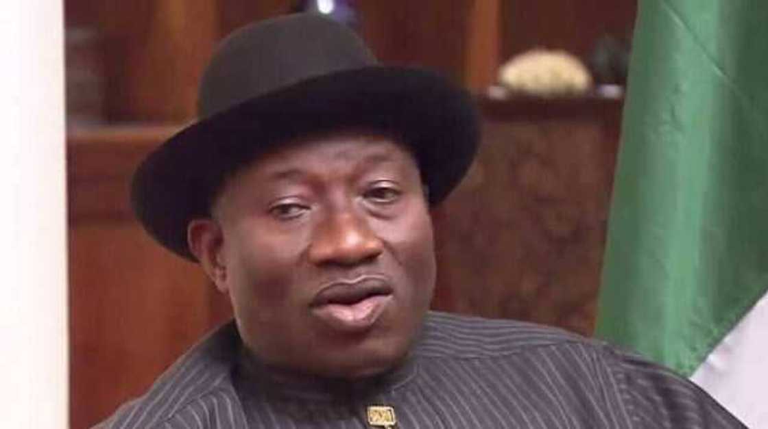 EFCC ta fadi dalilin da yasa bata kama Jonathan ba EFCC ta fadi dalilin da yasa bata kama Jonathan ba