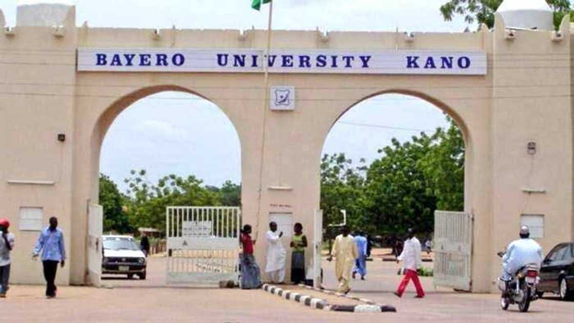 400-level female student dies of chest pain 400-level female student dies of chest pain