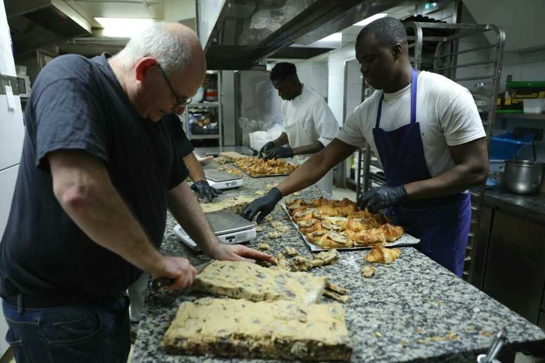 Sales of the crookie are now between 1,000 and 1,600 per day Sales of the crookie are now between 1,000 and 1,600 per day