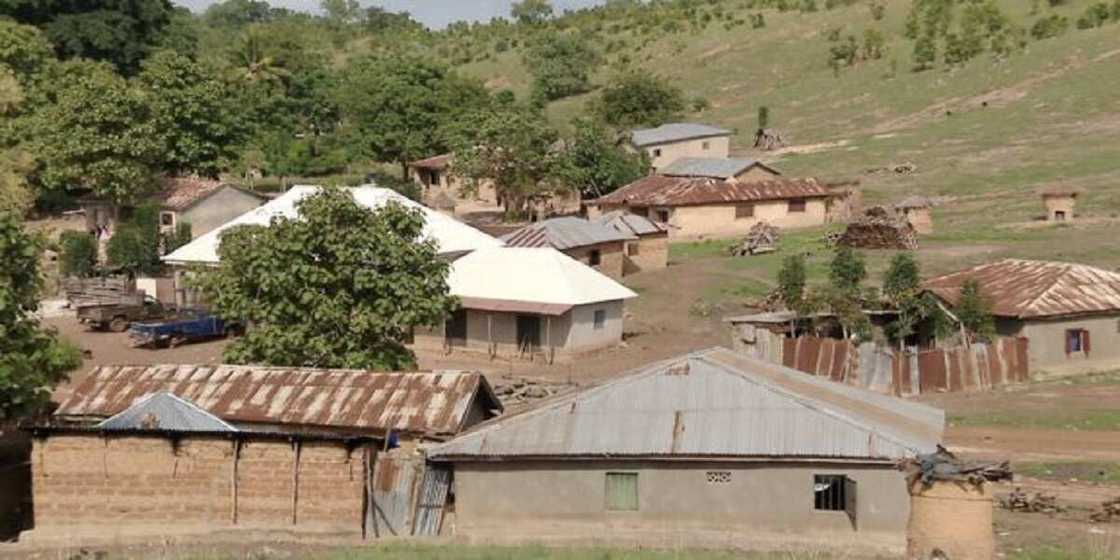 COVID-19: Kauyen da basu san da wanzuwar korona ba a Abuja (Hotuna) COVID-19: Kauyen da basu san da wanzuwar korona ba a Abuja (Hotuna)