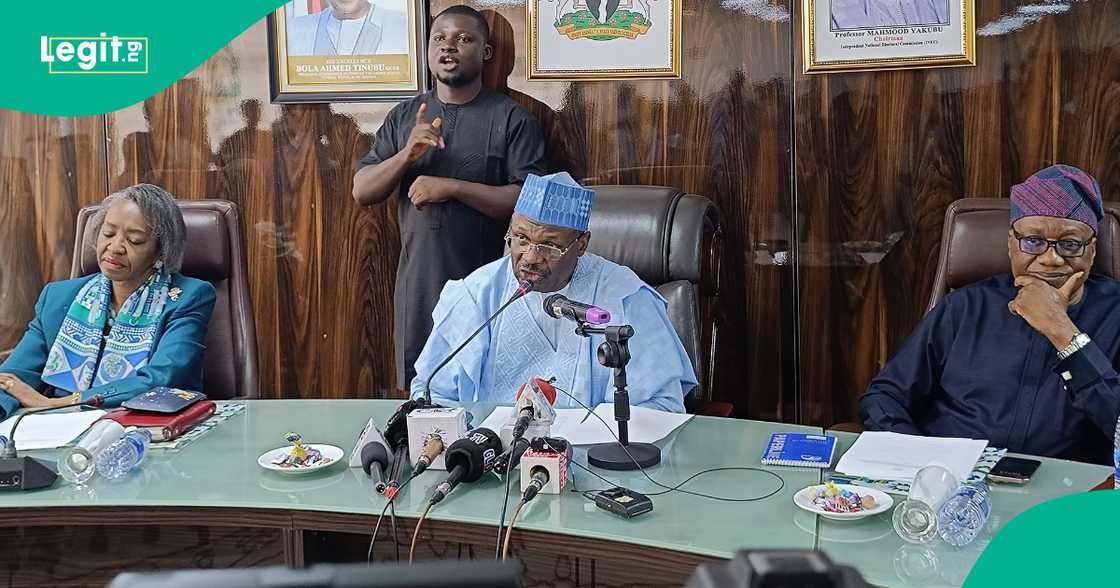 Shugaban INEC ya gana da ƴan jarida. Shugaban INEC ya gana da ƴan jarida.