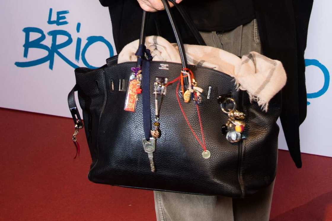 Qui est Jane Birkin? Son âge, sa vie amoureuse, sa fortune et sacs Birkin d'Hermès Qui est Jane Birkin? Son âge, sa vie amoureuse, sa fortune et sacs Birkin d'Hermès