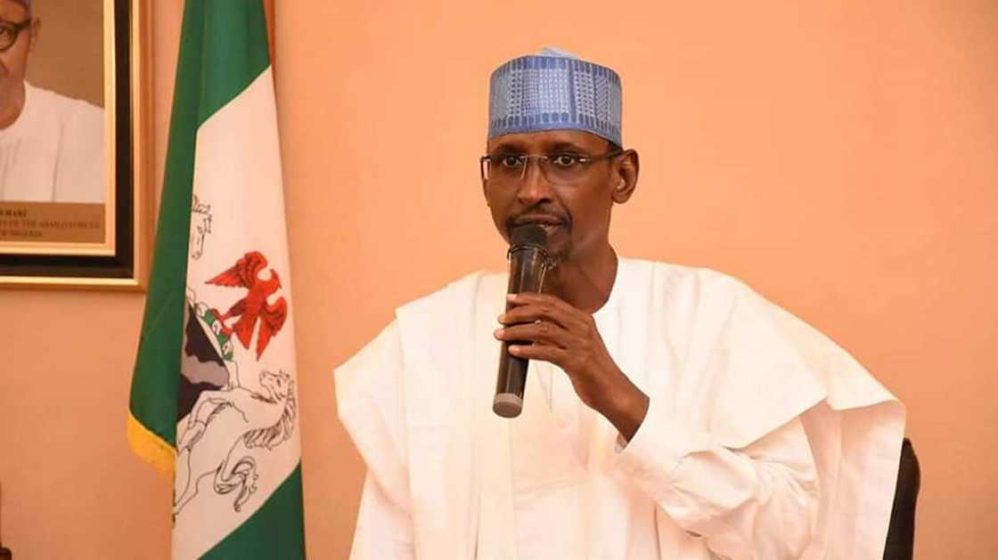 An kuma: Ministan Buhari ya kama da annobar Korona bayan wasan buya da cutar