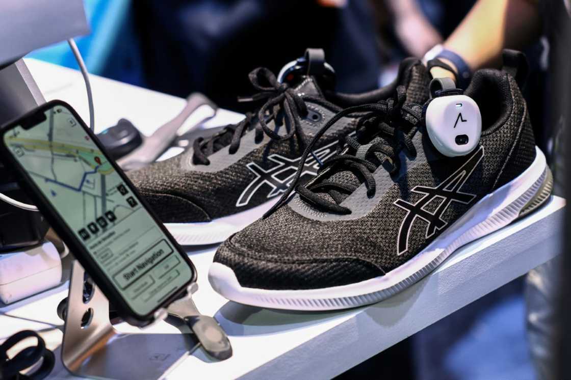 Ashirase's navigation inserts are aimed at the visually-impared Ashirase's navigation inserts are aimed at the visually-impared