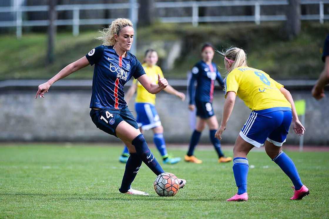 Les succès de Kheira Hamraoui : salaire et palmarès de la footballeuse Les succès de Kheira Hamraoui : salaire et palmarès de la footballeuse