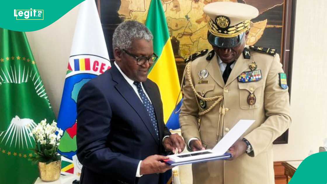 Kasar Gabon ta aika sakon gayyatar zuba hannu jari ga Aliko Dangote. Kasar Gabon ta aika sakon gayyatar zuba hannu jari ga Aliko Dangote.