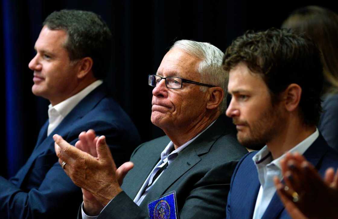 Doug McMillon, Rob Walton et Steuart Walton
Photo : Rick T. Wilking/Getty Images Doug McMillon, Rob Walton et Steuart Walton
Photo : Rick T. Wilking/Getty Images