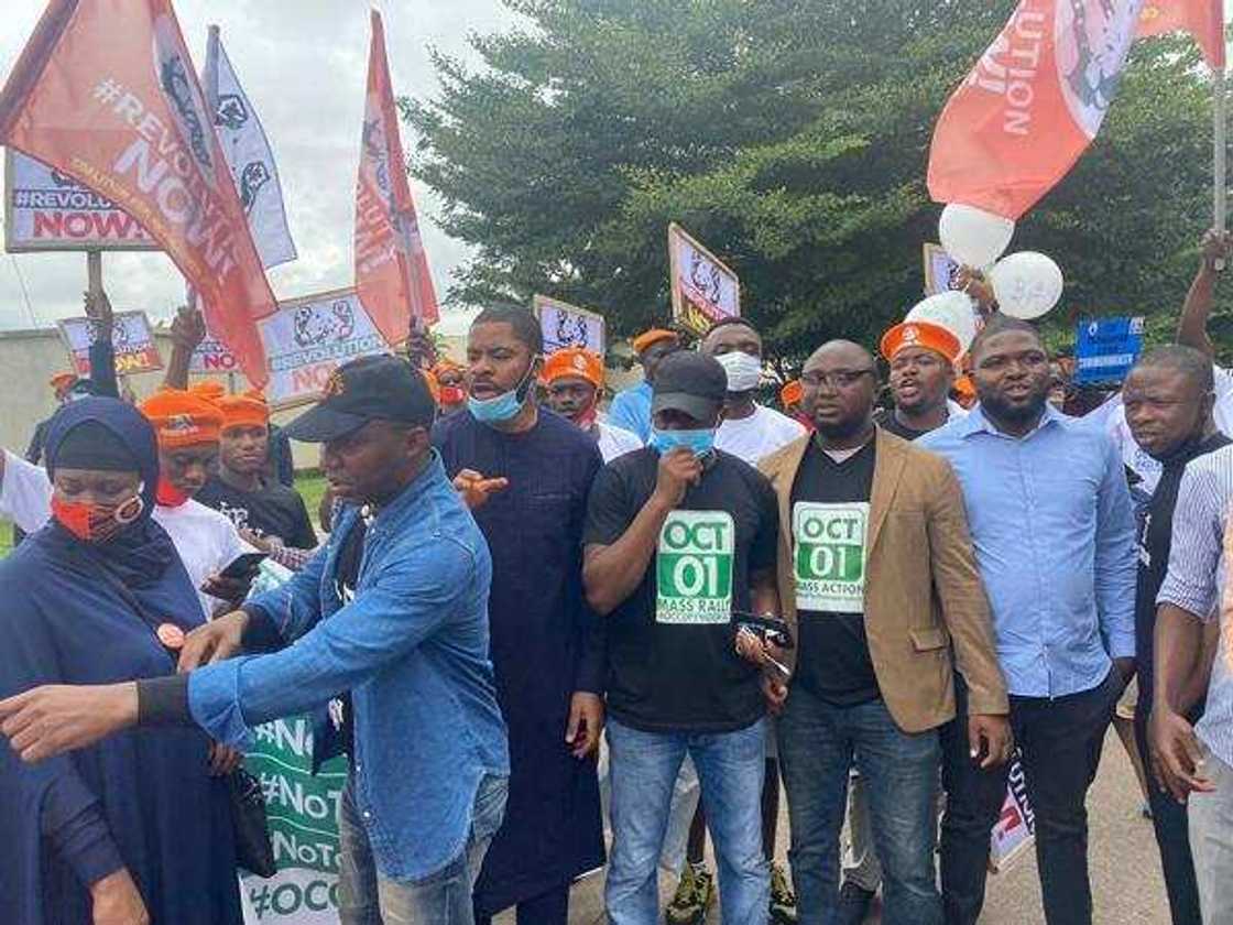 Masu zanga-zangar #BuhariMustGo Masu zanga-zangar #BuhariMustGo