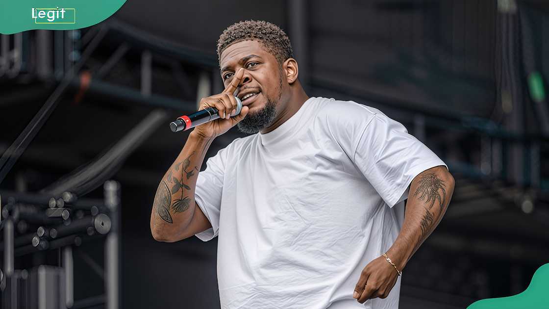 Mick Jenkins performing Mick Jenkins performing