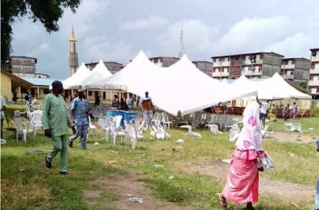 Da duminsa: Mutum 2 sun hallaka, da yawa sun jikkata a zaben APC dake gudana a Legas Da duminsa: Mutum 2 sun hallaka, da yawa sun jikkata a zaben APC dake gudana a Legas