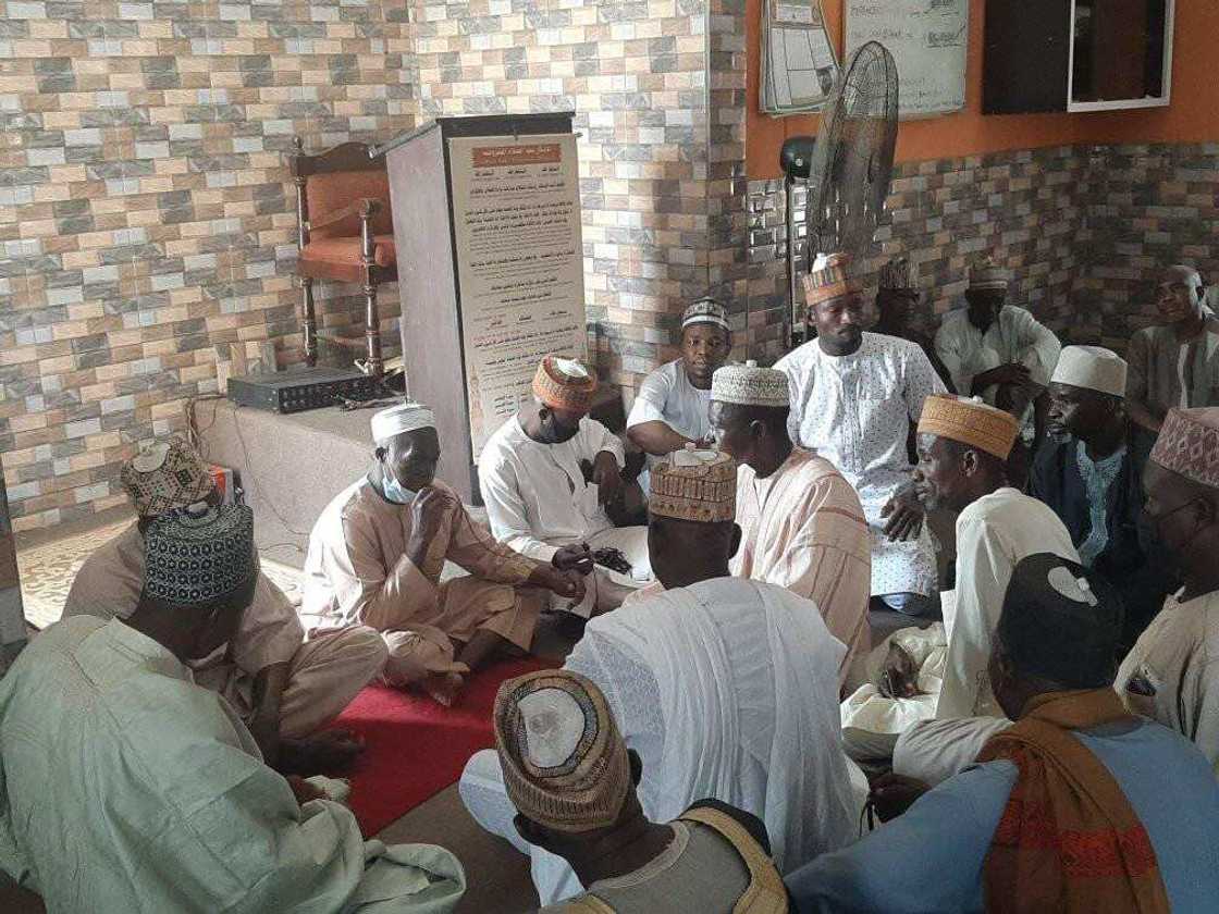 Hotunan auren matashin da yayi wuff da tsulan-tsulan 'yammata 2 a rana daya Hotunan auren matashin da yayi wuff da tsulan-tsulan 'yammata 2 a rana daya