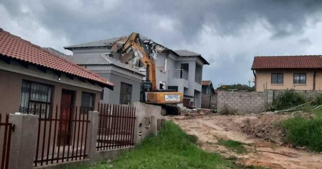 Man Allegedly Demolishes Home He Built for Bae After She Ends Things Man Allegedly Demolishes Home He Built for Bae After She Ends Things