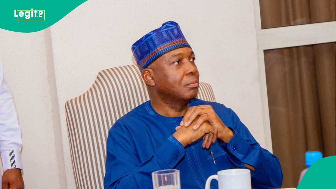 Bukola Saraki ya ce gwamnatin Buhari ta yi amfani da fashin Offa don kwace mulki daga hannunsu. Bukola Saraki ya ce gwamnatin Buhari ta yi amfani da fashin Offa don kwace mulki daga hannunsu.