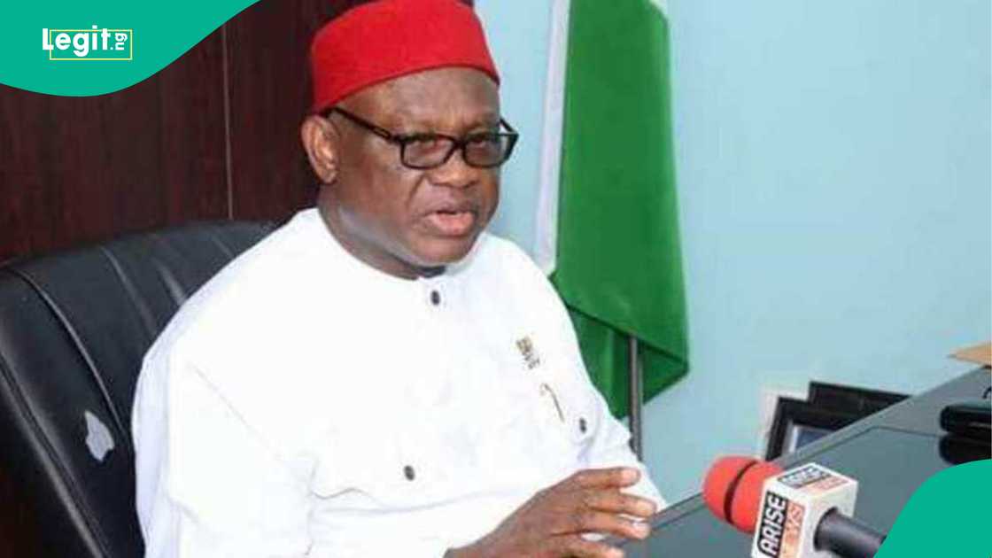 Chekwas Okorie, jigon APGA ya ce gwamnonin adawa na tsoron EFCC shi ya sa suke komawa APC