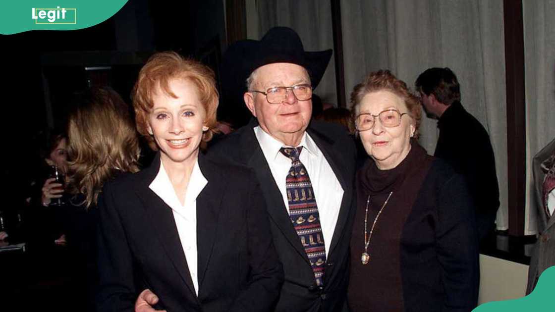 Reba McEntire with her parents Clark and Jacqueline McEntire