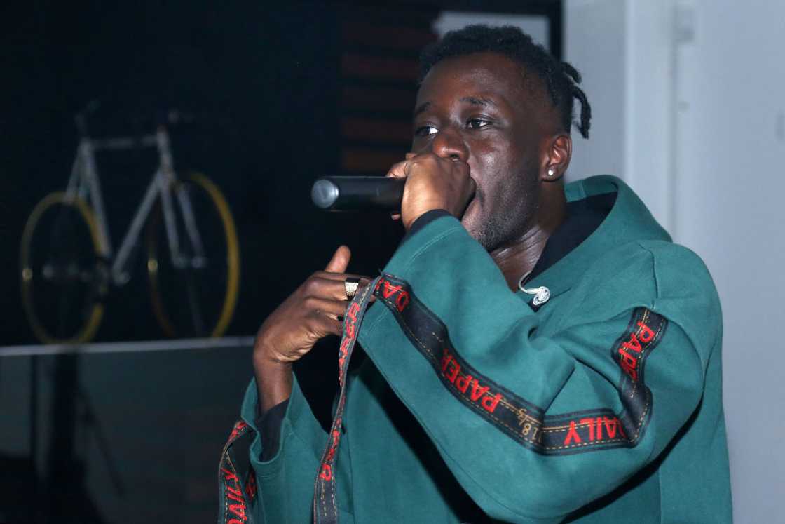 Manu Crooks performing Manu Crooks performing