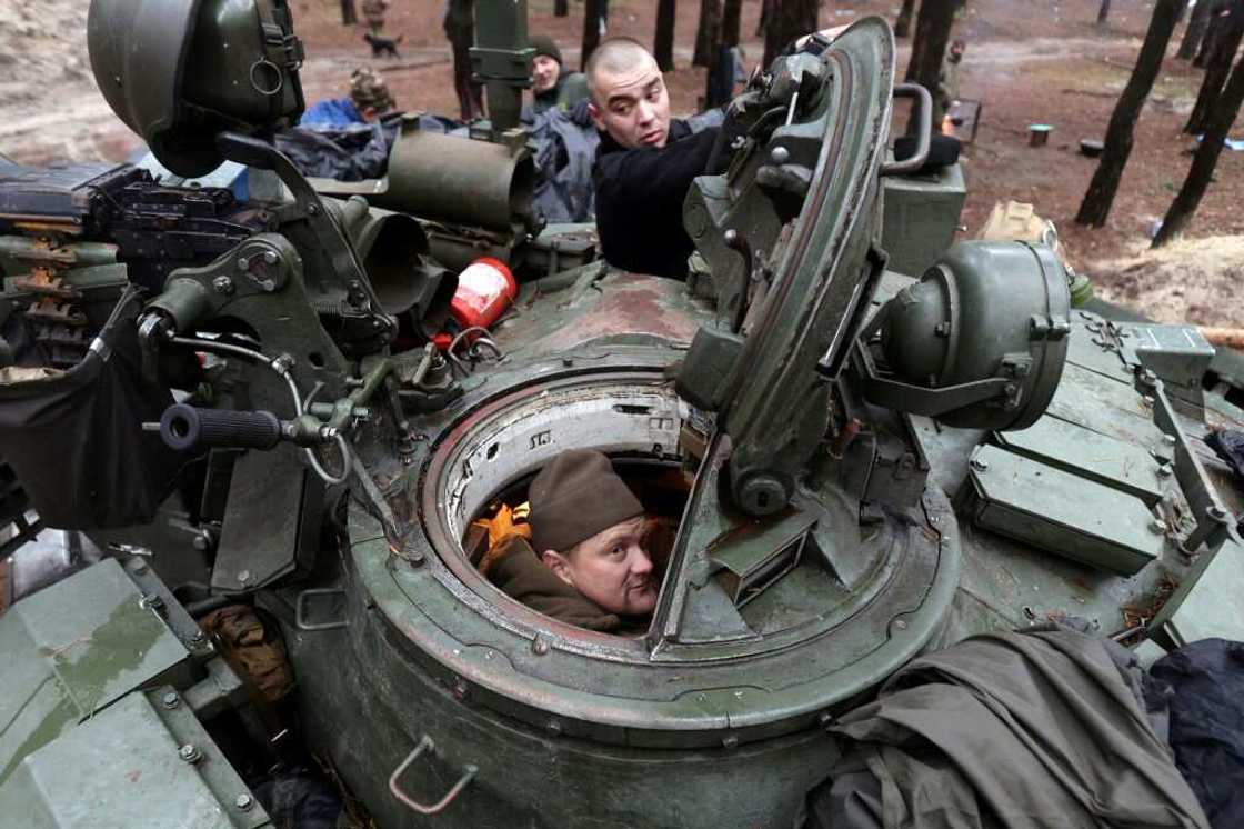 Ukrainian servicemen repair a captured Russian tank in a forest near the front line in the Kharkiv region Ukrainian servicemen repair a captured Russian tank in a forest near the front line in the Kharkiv region