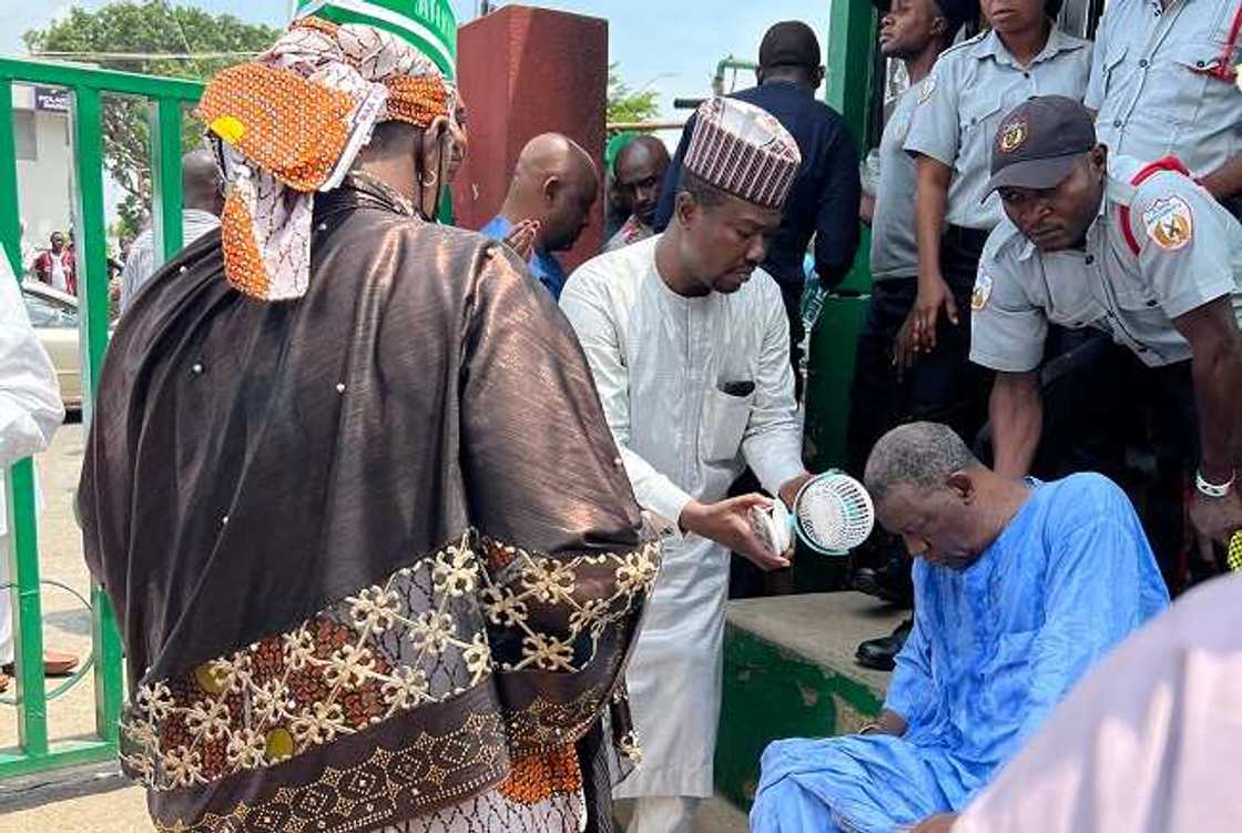 Atiku's Supporter Collapses, PDP Presidential Candidate, Certificate of Return Ceremony, 2023 Elections Atiku's Supporter Collapses, PDP Presidential Candidate, Certificate of Return Ceremony, 2023 Elections