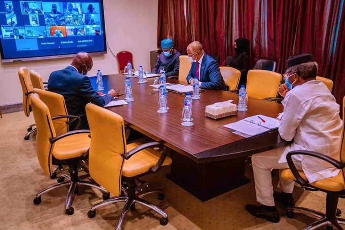 Mataimakin Shugaban kasa Osinbajo ya ɗaga da taronsa a NEC saboda zaman APC Mataimakin Shugaban kasa Osinbajo ya ɗaga da taronsa a NEC saboda zaman APC