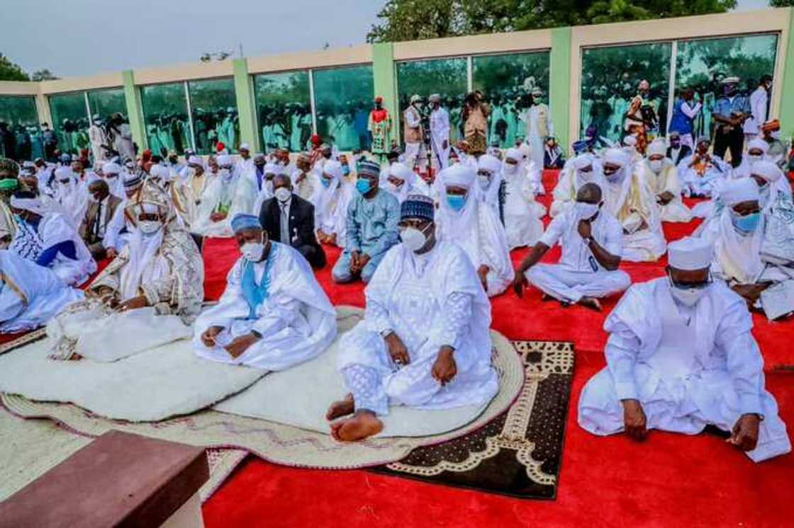 Bikin sallah: Ka da mutane su taru su cika wani masallacin idi makil a birane - Sultan Bikin sallah: Ka da mutane su taru su cika wani masallacin idi makil a birane - Sultan