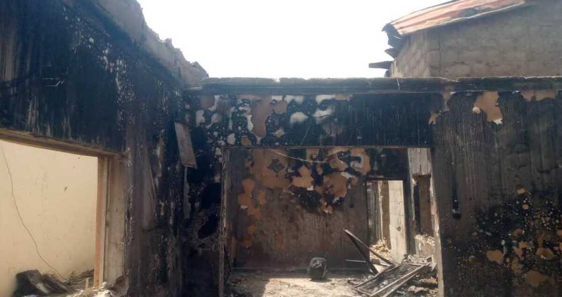 Gobara ta lakume kaya masu yawa a fadar Sarkin Daura Gobara ta lakume kaya masu yawa a fadar Sarkin Daura