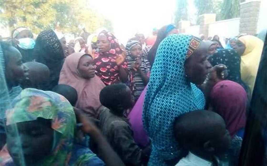 Drama, chaos as female beggars besiege Nigerian governor's residence, locks him in Drama, chaos as female beggars besiege Nigerian governor's residence, locks him in