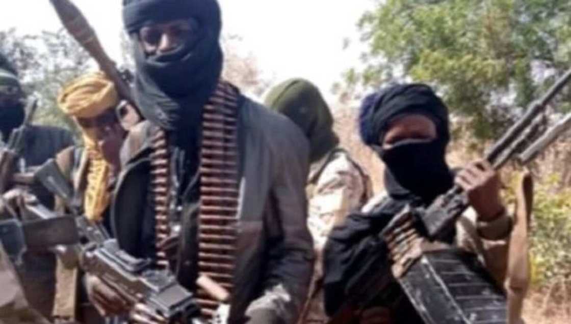 'Yan bindiga sun kai hari Katsina, sun wawashe shagon cajin wayoyi 'Yan bindiga sun kai hari Katsina, sun wawashe shagon cajin wayoyi