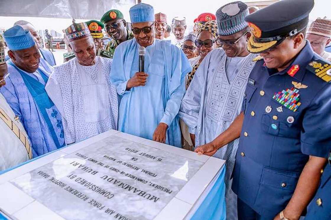 Hotunan sabuwar asibitin NAF da Buhari ya kaddamar a Daura Hotunan sabuwar asibitin NAF da Buhari ya kaddamar a Daura