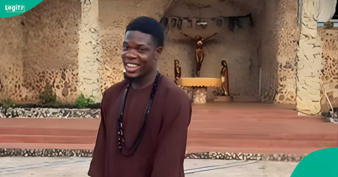 A young Nigerian man cries out as he struggles to sleep after plaiting his hair for the first time in a viral TikTok video. A young Nigerian man cries out as he struggles to sleep after plaiting his hair for the first time in a viral TikTok video.