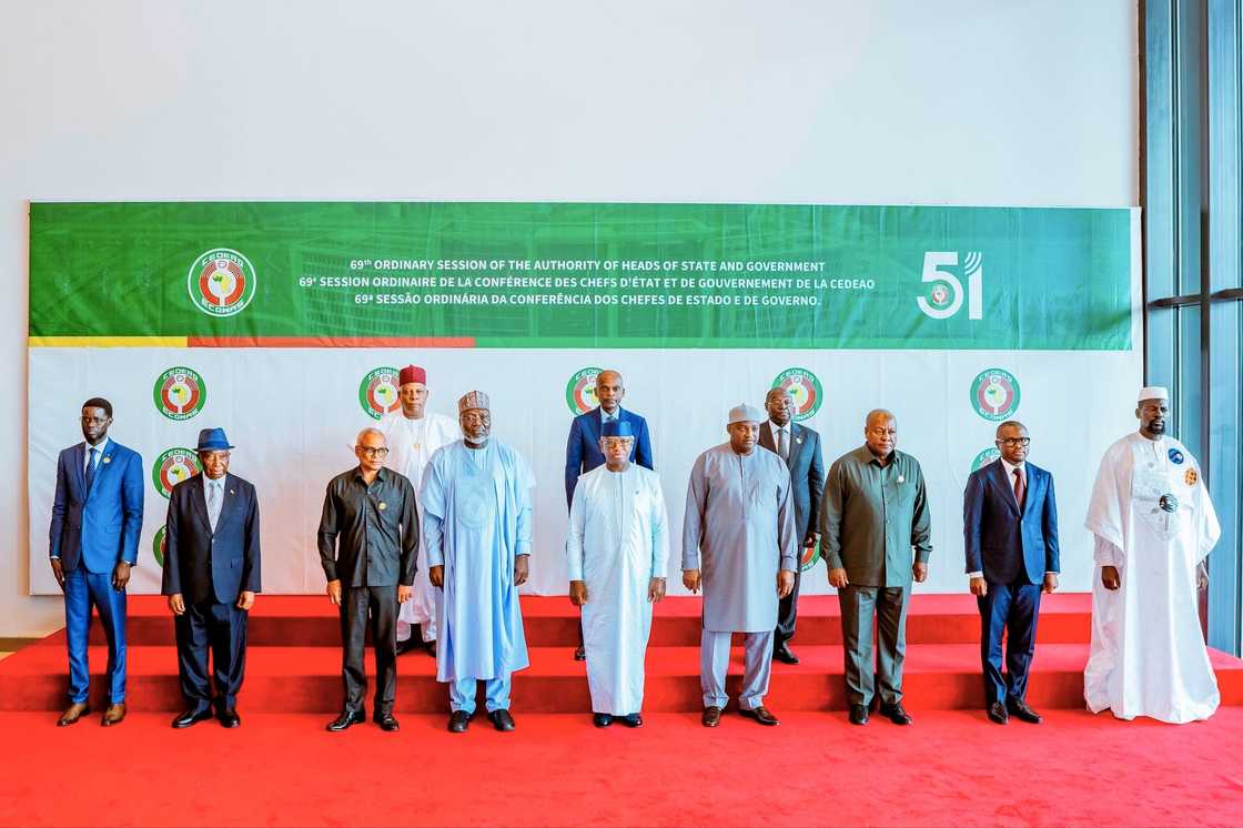 Kashim Shettima ya wakilci Tinubu a taron ECOWAS Kashim Shettima ya wakilci Tinubu a taron ECOWAS