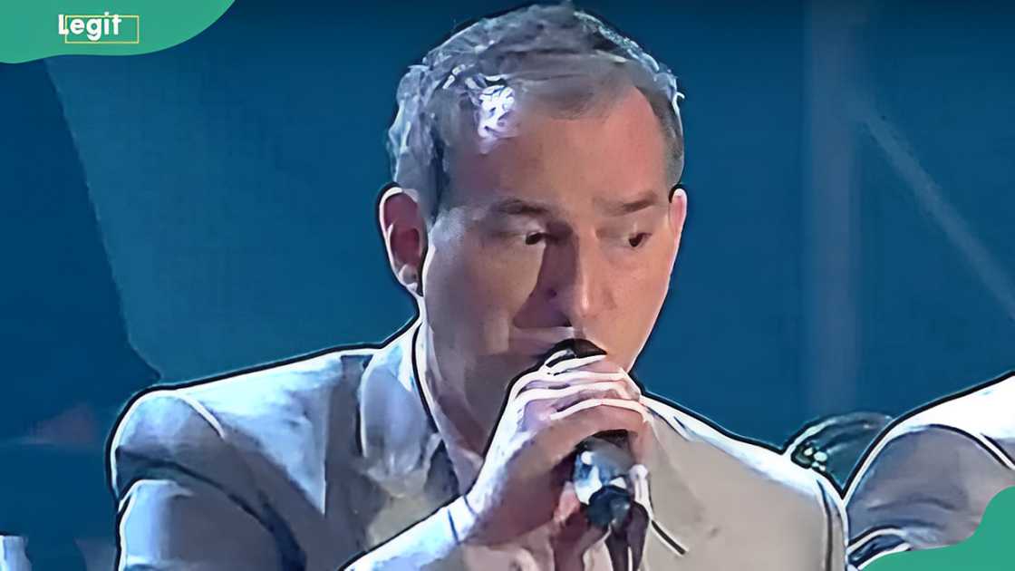 Paul Dion singing on stage Paul Dion singing on stage