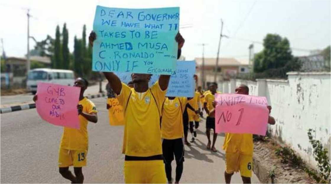 Angry Kogi state governor disbands Kogi United and Confluence Queens for protesting over unpaid allowances Angry Kogi state governor disbands Kogi United and Confluence Queens for protesting over unpaid allowances