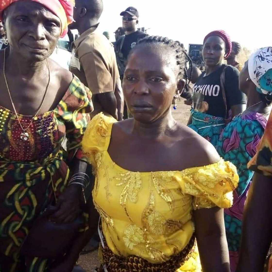 Hotuna: Dakarun soji sun ceto mutum 9 daga hannun 'yan bindiga a Kaduna Hotuna: Dakarun soji sun ceto mutum 9 daga hannun 'yan bindiga a Kaduna