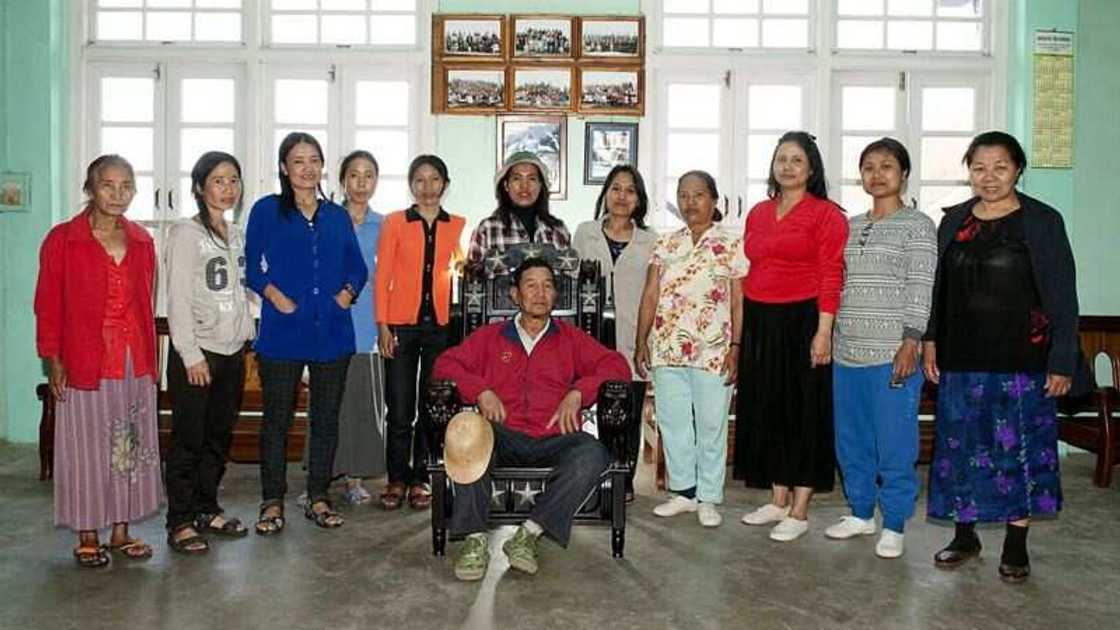 Hotunan yadda ake rayuwa a gidan mutumin da ya fi kowa iyalai a duniya Hotunan yadda ake rayuwa a gidan mutumin da ya fi kowa iyalai a duniya