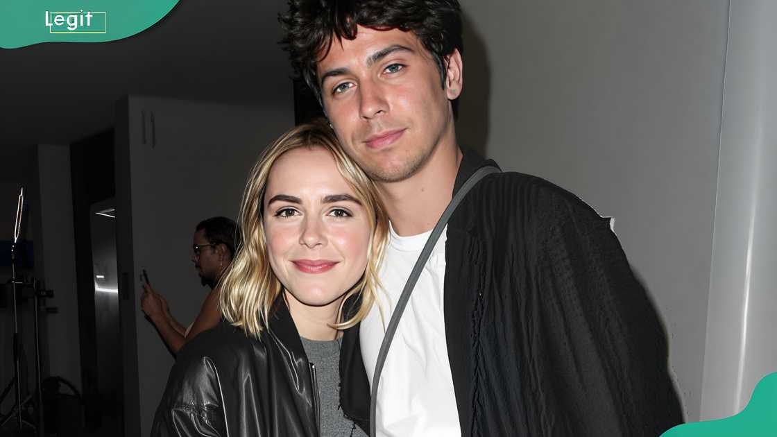 Kiernan Shipka and Charlie Oldman posing closely together Kiernan Shipka and Charlie Oldman posing closely together