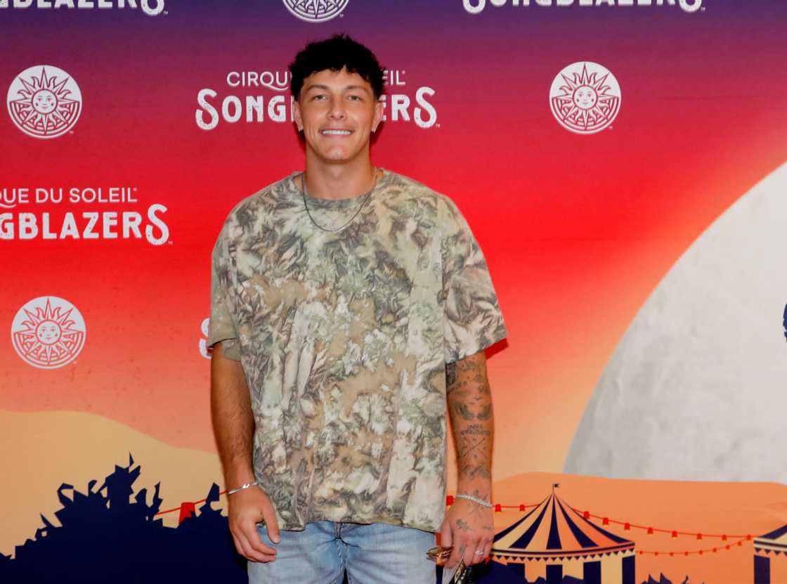 Tayler Holder attends Songblazers Media Night Tayler Holder attends Songblazers Media Night
