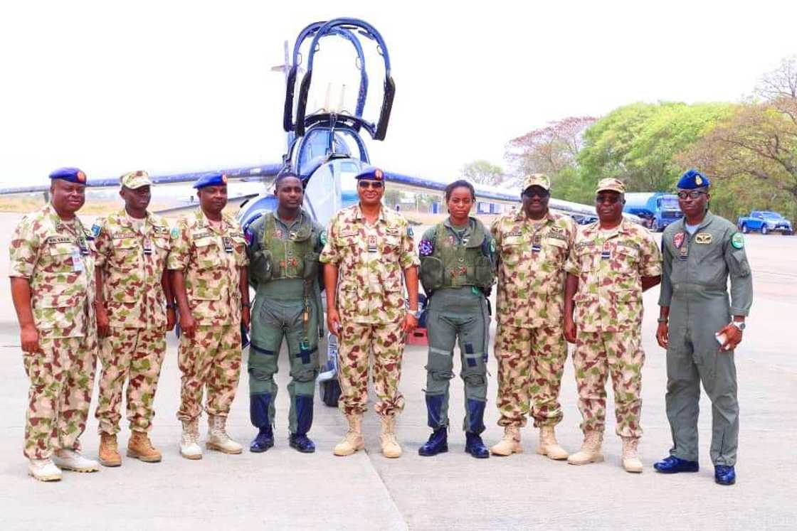 Yaki da ta'addanci: NAF ta kaddamar tare da yin gwajin sabon jirgin yaki (Hotuna) Yaki da ta'addanci: NAF ta kaddamar tare da yin gwajin sabon jirgin yaki (Hotuna)