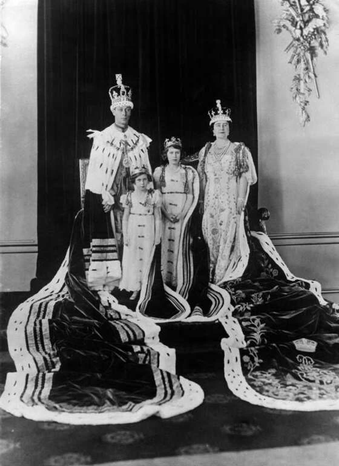 As an 11-year-old princess, Elizabeth attended her father's coronation as king George VI As an 11-year-old princess, Elizabeth attended her father's coronation as king George VI