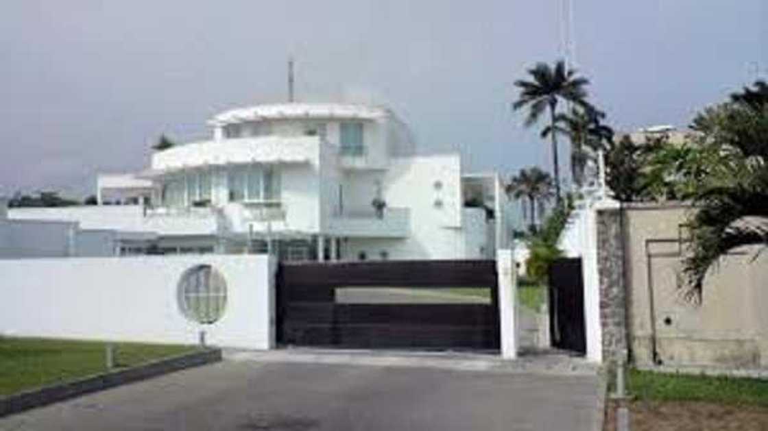 Aljanar duniya: Hotunan cikin katafaren gidan attajiri, Aliko Dangote Aljanar duniya: Hotunan cikin katafaren gidan attajiri, Aliko Dangote