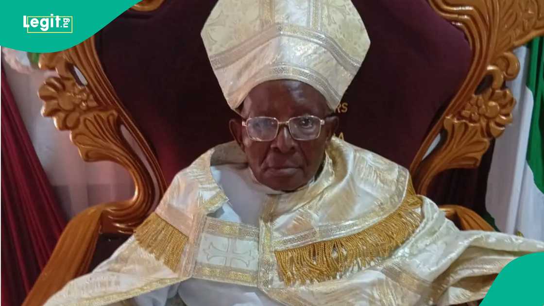 Prophet Emmanuel Alogbo, shugaban ruhaniya na duniya na Cherubim and Seraphim Movement, ya koma ga mahaliccinsa Prophet Emmanuel Alogbo, shugaban ruhaniya na duniya na Cherubim and Seraphim Movement, ya koma ga mahaliccinsa