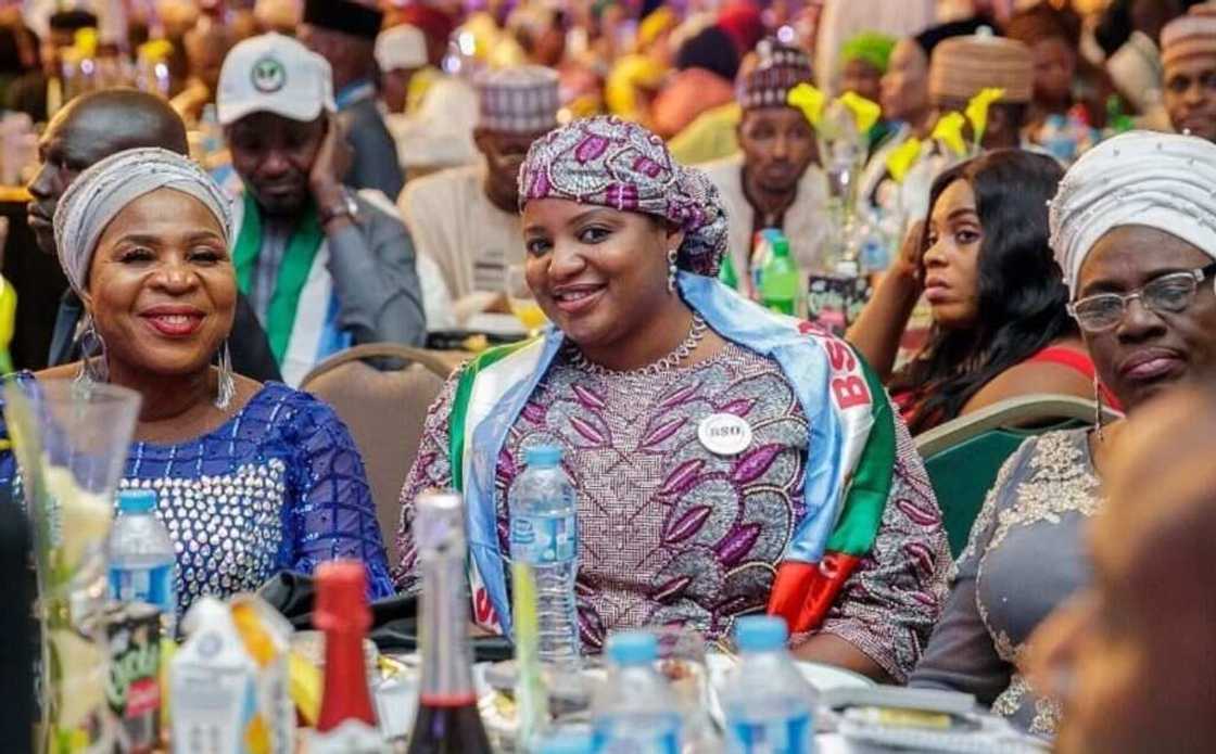 Jaruman fim, mawaka, gwamnoni da fitattun 'yan Najeriya sun halarci taron kamfen din Buhari, hotuna Jaruman fim, mawaka, gwamnoni da fitattun 'yan Najeriya sun halarci taron kamfen din Buhari, hotuna