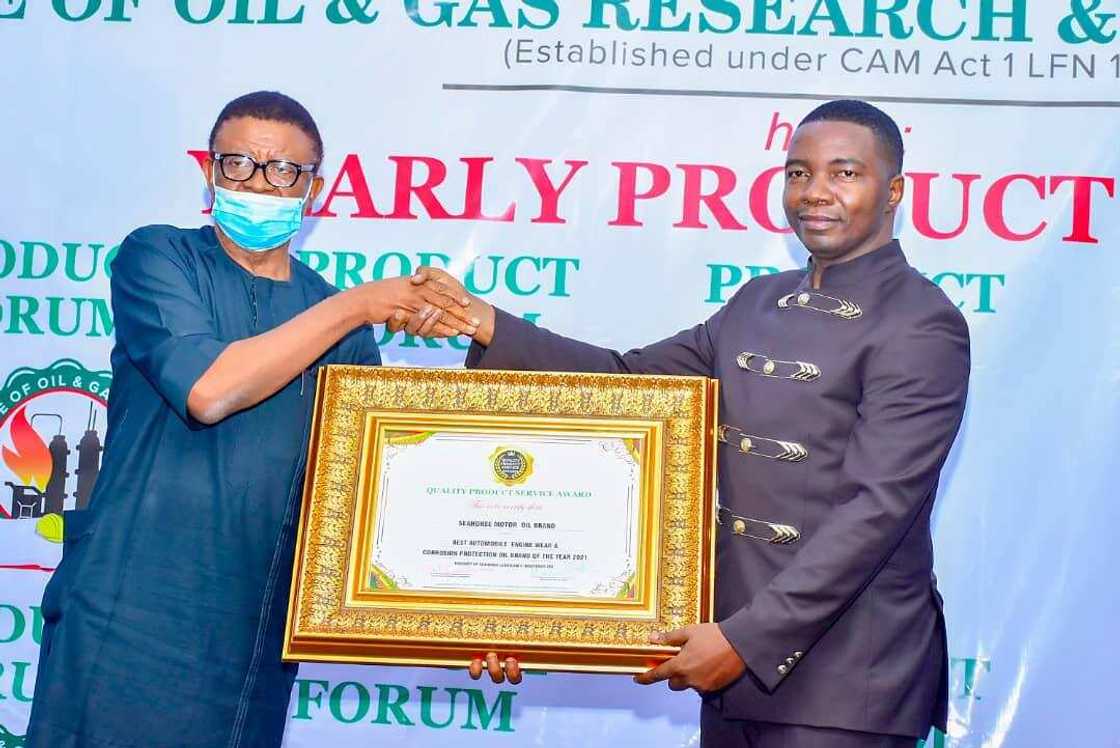 SEA HORSE Wins Best Automobile Engine Wear and Corrosion Protection Oil Brand Award of the Year SEA HORSE Wins Best Automobile Engine Wear and Corrosion Protection Oil Brand Award of the Year