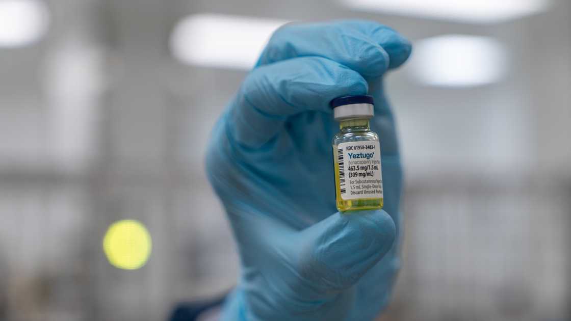 An bukaci kamfanin Amurka ya sauke farashin allurar rigakafin HIV don mutane masu yawa su amfana An bukaci kamfanin Amurka ya sauke farashin allurar rigakafin HIV don mutane masu yawa su amfana