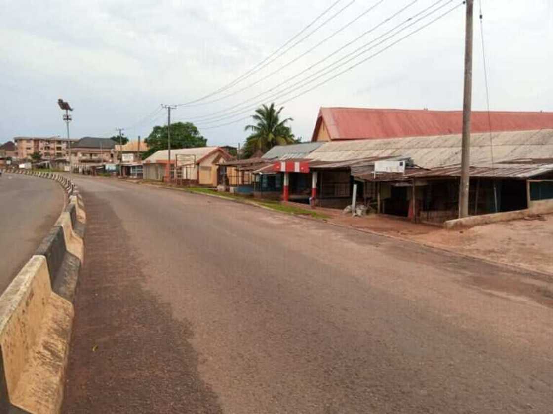 Harkoki sun tsaya cak yayinda mazauna wasu jihohin kudu ke bin umarnin zaman gida