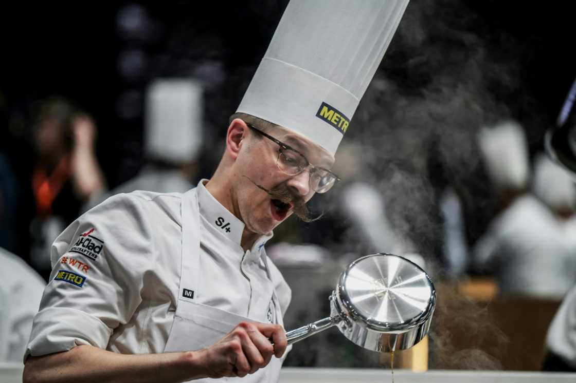 Finnish chef Ismo Sipelainen performs in front of the live audience