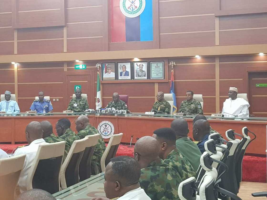 11 generals set to retire 11 generals set to retire