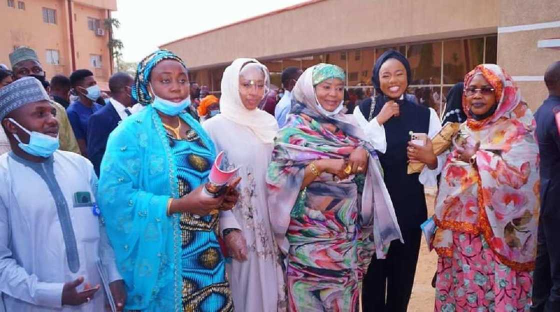 Kyawawan hotunan 'yar gwamnan Bauchi yayin da ta zama cikakkiyar likita Kyawawan hotunan 'yar gwamnan Bauchi yayin da ta zama cikakkiyar likita