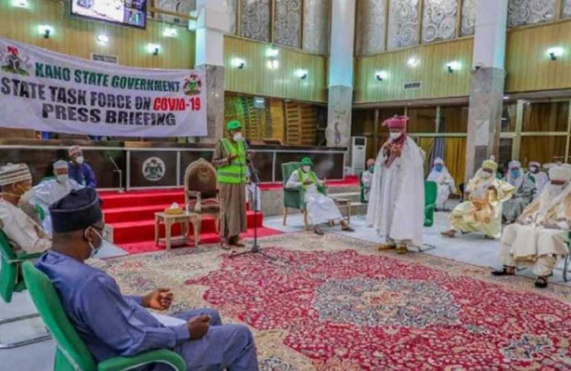 Ganduje ya zama zakarar yaki da COVID-19 cikin gwamnonin Najeriya Ganduje ya zama zakarar yaki da COVID-19 cikin gwamnonin Najeriya